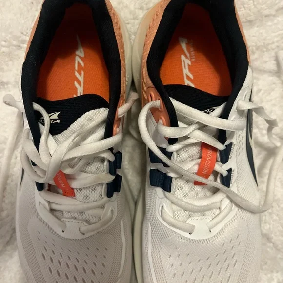 Altra Provision Sneakers like new - Picture 3 of 8